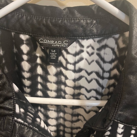 Chico's Black and White Long Sleeve Top - Picture 4 of 7